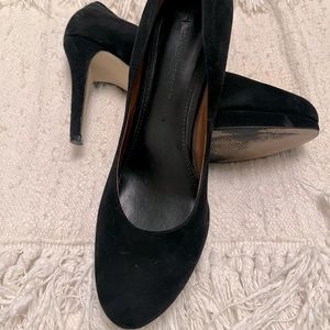 Banana Republic black side heels